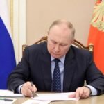 Mr. Putin signed a decree related to 4 regions annexed from Ukraine 0